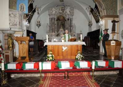Cerimonia di tumulazione a Udine dei resti degli infoibati italiani recuperati a Castua (Fiume)