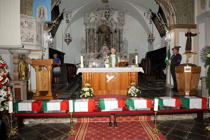 Cerimonia di tumulazione a Udine dei resti degli infoibati italiani recuperati a Castua (Fiume)